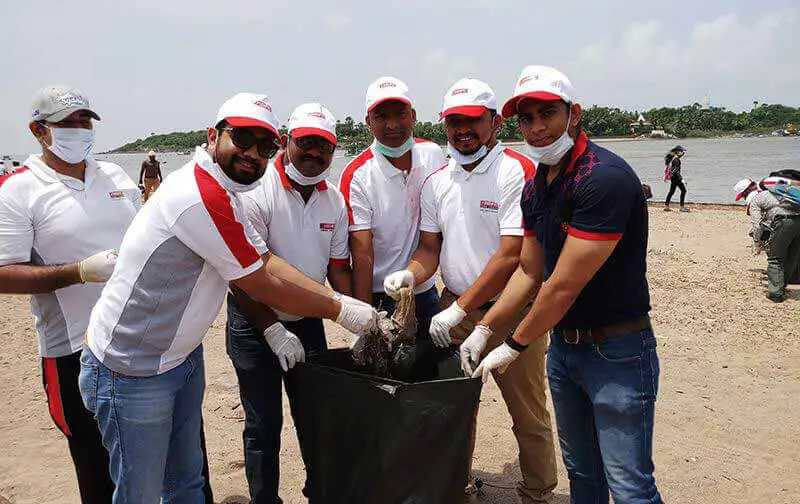 Clean up Drive at Mumbai Beach